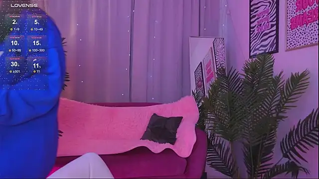 Mia  Peach online show from March 6, 2025, 4:19 am