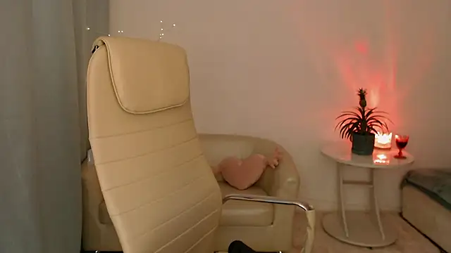 MaryMalory11 online show from February 20, 2025, 2:35 pm