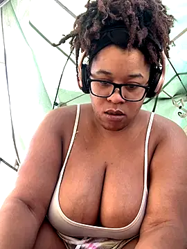 Snapshot of bustypothead chatting on September 13, 2025, 10:42 pm bustypothead online show from September 13, 2025, 10:42 pm