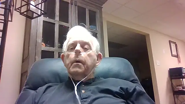 Snapshot of bootlegmanz chatting on February 15, 2026, 7:10 pm bootlegmanz online show from February 15, 2026, 7:10 pm