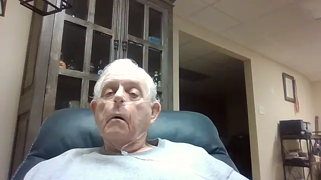 Snapshot of bootlegmanz chatting on February 17, 2026, 2:35 pm bootlegmanz online show from February 17, 2026, 2:35 pm