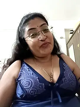 Snapshot of LAVERNIYA_ chatting on September 13, 2025, 7:24 pm LAVERNIYA  online show from September 13, 2025, 7:24 pm