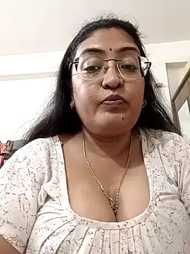 Snapshot of LAVERNIYA_ chatting on September 26, 2025, 5:06 pm LAVERNIYA  online show from September 26, 2025, 5:06 pm