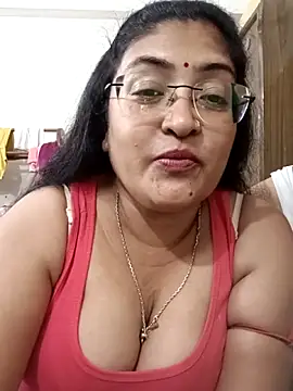 Snapshot of LAVERNIYA_ chatting on October 7, 2025, 7:44 pm LAVERNIYA  online show from October 7, 2025, 7:44 pm