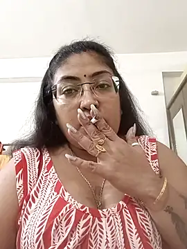 Snapshot of LAVERNIYA_ chatting on October 25, 2025, 11:07 am LAVERNIYA  online show from October 25, 2025, 11:07 am