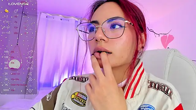 Snapshot of sophiecherry_ chatting on December 5, 2024, 9:17 pm sophiecherry  online show from December 5, 2024, 9:17 pm