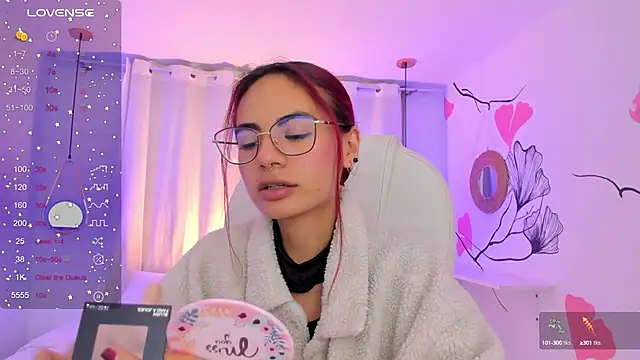 Snapshot of sophiecherry_ chatting on December 6, 2024, 9:35 pm sophiecherry  online show from December 6, 2024, 9:35 pm