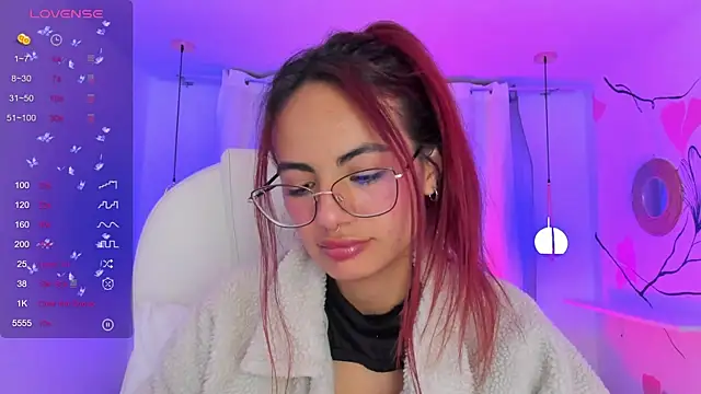 Snapshot of sophiecherry_ chatting on December 16, 2024, 12:15 am sophiecherry  online show from December 16, 2024, 12:15 am