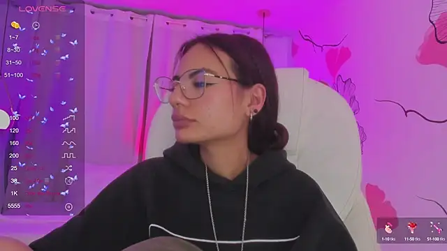 Snapshot of sophiecherry_ chatting on December 21, 2024, 12:20 am sophiecherry  online show from December 21, 2024, 12:20 am