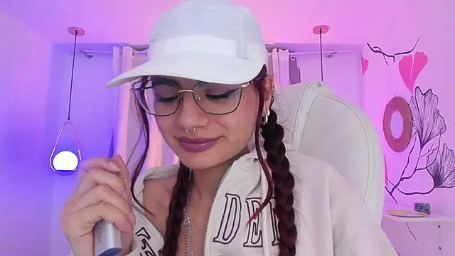 Snapshot of sophiecherry_ chatting on January 31, 2025, 10:20 am sophiecherry  online show from January 31, 2025, 10:20 am