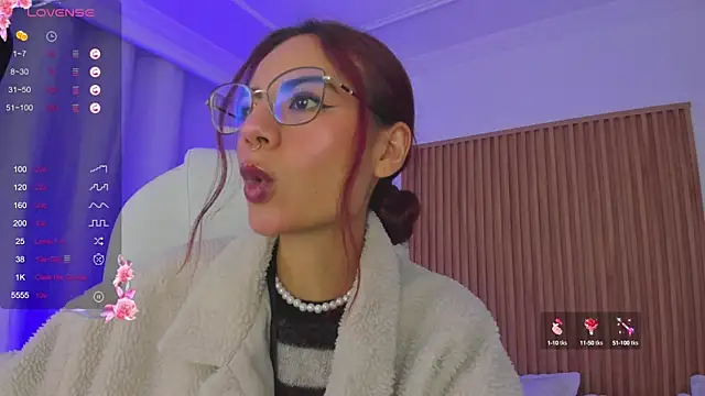 Snapshot of sophiecherry_ chatting on February 12, 2025, 7:13 am sophiecherry  online show from February 12, 2025, 7:13 am