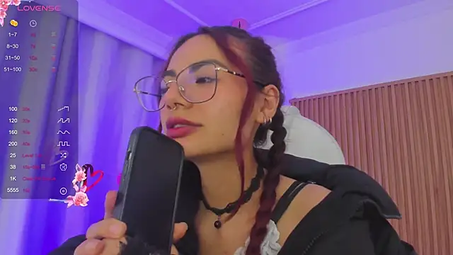 Snapshot of sophiecherry_ chatting on February 25, 2025, 9:31 am sophiecherry  online show from February 25, 2025, 9:31 am