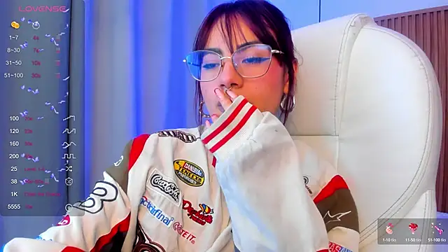 Snapshot of sophiecherry_ chatting on September 29, 2025, 5:23 am sophiecherry  online show from September 29, 2025, 5:23 am