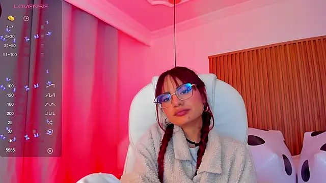 Snapshot of sophiecherry_ chatting on October 3, 2025, 1:46 am sophiecherry  online show from October 3, 2025, 1:46 am