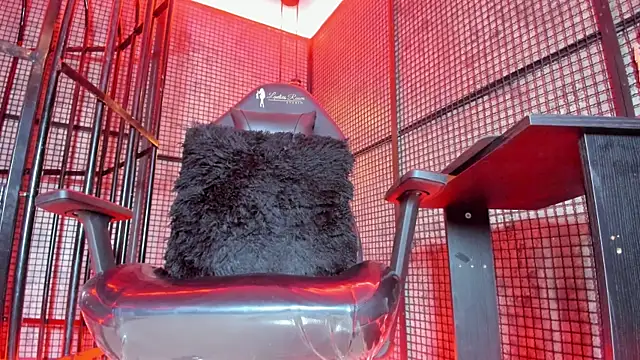 NAILAHARD online show from November 17, 2025, 3:29 pm