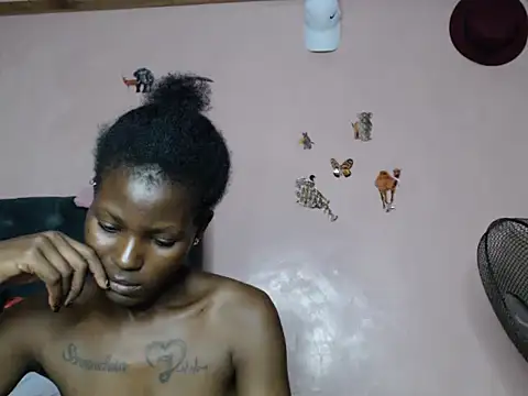 TrishaKalid online show from February 12, 2025, 7:02 pm