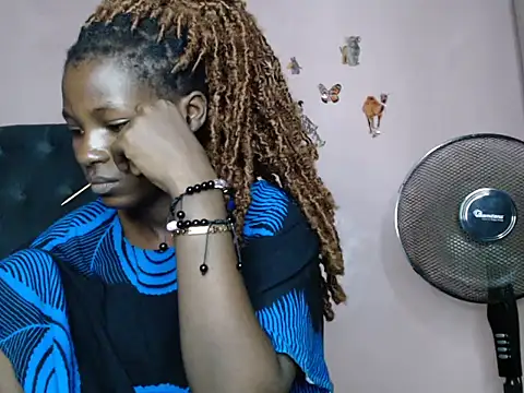 TrishaKalid online show from March 12, 2025, 6:33 pm