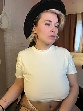 Charming Daphny online show from December 4, 2025, 6:12 am