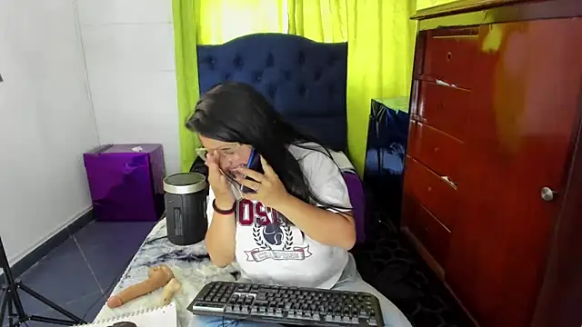 Snapshot of _Angelinaandrade_ chatting on January 31, 2025, 8:12 pm  Angelinaandrade  online show from January 31, 2025, 8:12 pm