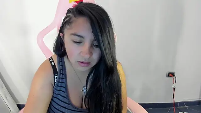Snapshot of _Angelinaandrade_ chatting on March 10, 2025, 2:16 pm  Angelinaandrade  online show from March 10, 2025, 2:16 pm