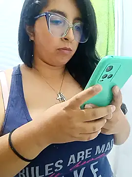  Angelinaandrade  online show from January 16, 2026, 11:53 pm