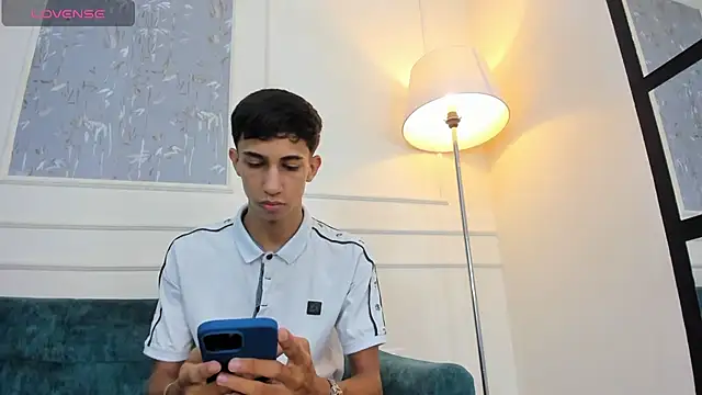Snapshot of Lucian_Davi chatting on October 4, 2025, 12:14 pm Lucian Davi online show from October 4, 2025, 12:14 pm