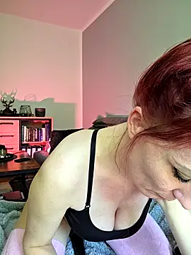 Snapshot of Nicky-Blue chatting on May 21, 2026, 2:35 pm Nicky-Blue online show from May 21, 2026, 2:35 pm