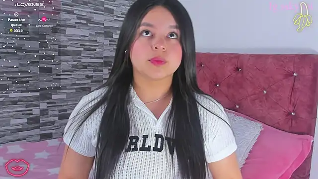 skyhotgirll online show from October 3, 2025, 4:31 am