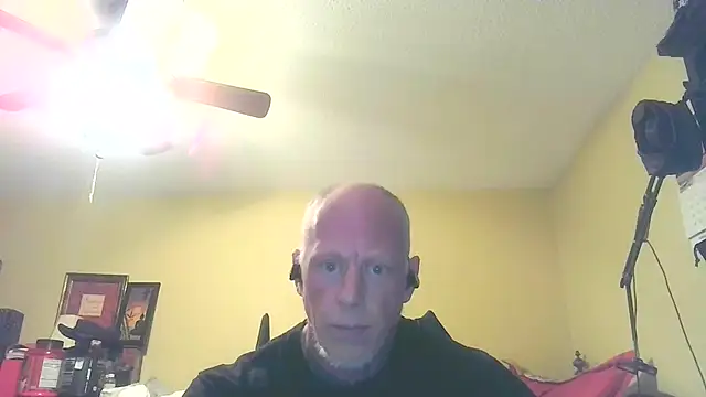 hunterbiggun007 online show from December 15, 2025, 6:34 pm