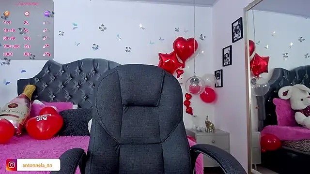  Antonnela  online show from February 18, 2025, 4:26 pm