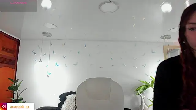  Antonnela  online show from March 19, 2026, 2:43 pm