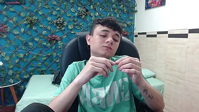 Waturox online show from February 11, 2025, 7:05 pm