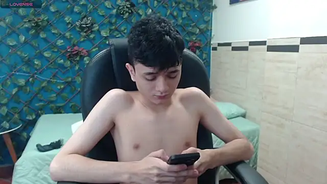 Waturox online show from February 11, 2025, 10:07 pm