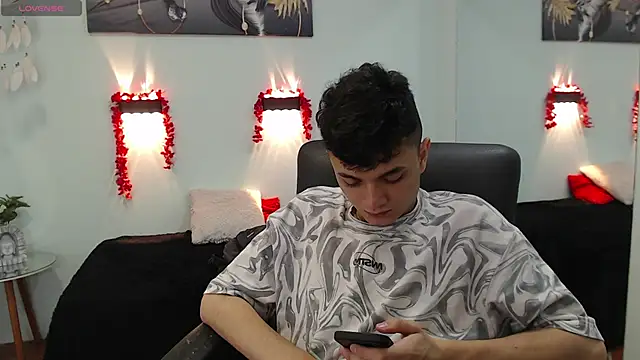 Waturox online show from February 24, 2025, 7:41 pm