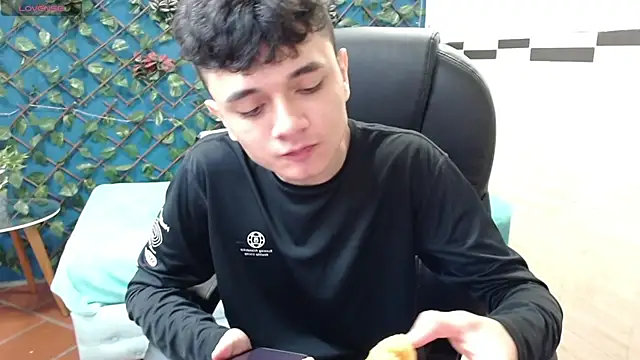 Waturox online show from March 4, 2025, 10:27 pm