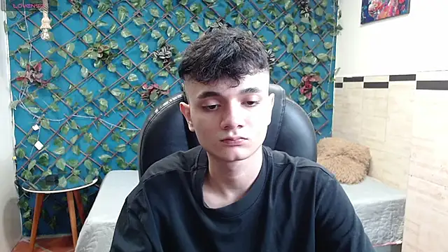 Waturox online show from October 21, 2025, 7:14 pm