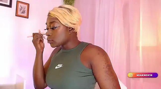 MiaKnox online show from January 16, 2025, 10:32 am