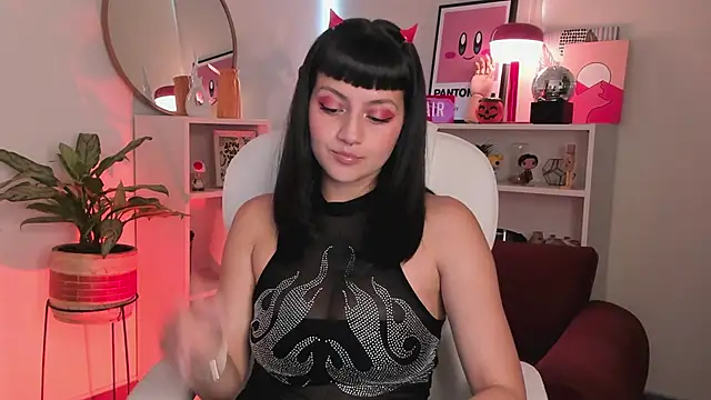 nahiapaws online show from October 31, 2025, 7:48 pm