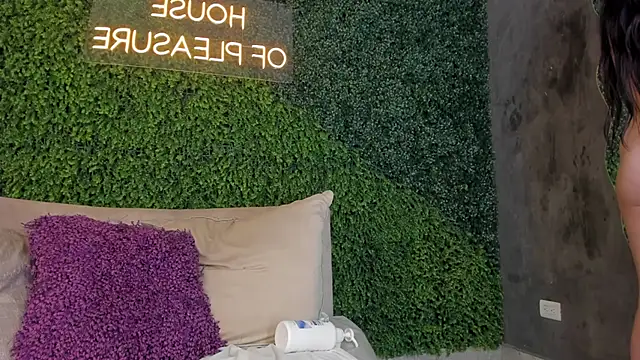 Mariapettit online show from February 24, 2025, 3:53 pm