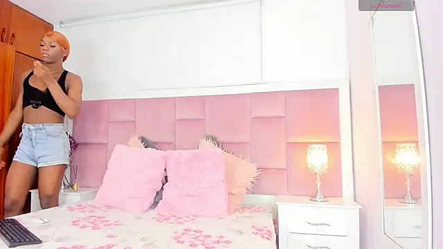 DaphneLloyd online show from December 9, 2024, 8:01 pm