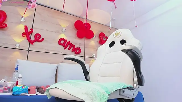 martina touss online show from February 13, 2025, 6:27 pm