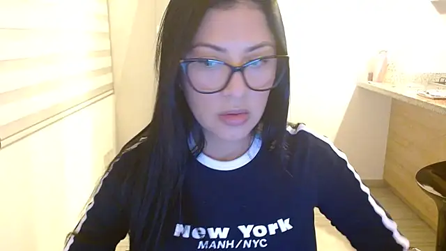 Charlotte cute18 online show from December 13, 2025, 11:32 pm