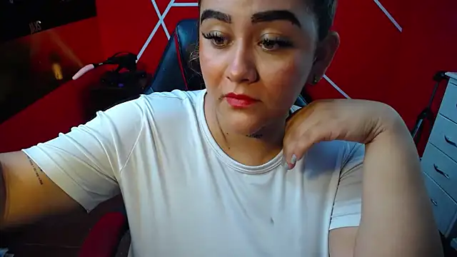 Snapshot of loly_bigbooty4u chatting on November 23, 2025, 6:13 am loly bigbooty4u online show from November 23, 2025, 6:13 am