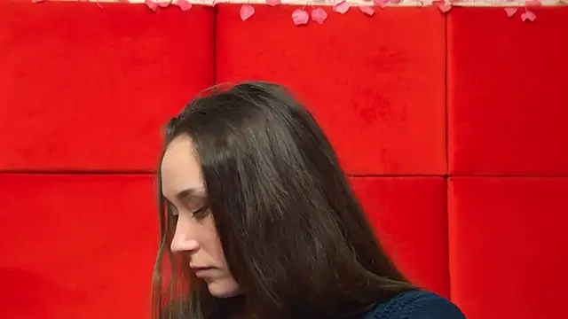 Snapshot of AliceMunro chatting on February 12, 2025, 10:04 pm AliceMunro online show from February 12, 2025, 10:04 pm