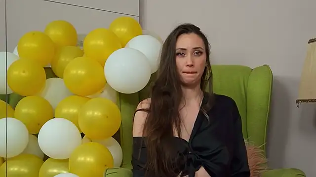 Snapshot of AliceMunro chatting on February 28, 2025, 3:59 am AliceMunro online show from February 28, 2025, 3:59 am