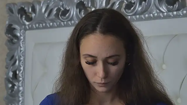 Snapshot of AliceMunro chatting on September 19, 2025, 7:25 pm AliceMunro online show from September 19, 2025, 7:25 pm