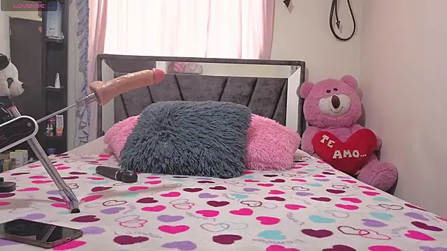 Hotsamantamature online show from March 11, 2026, 8:48 pm