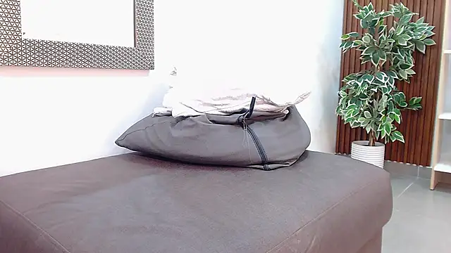 Snapshot of _Daneshka chatting on January 28, 2025, 2:10 pm Daneshka online show from January 28, 2025, 2:10 pm
