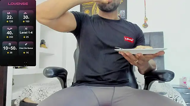 MattRodriguez9 online show from March 11, 2025, 5:24 pm