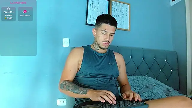 Snapshot of mateoreal1 chatting on March 3, 2026, 12:00 pm mateoreal1 online show from March 3, 2026, 12:00 pm